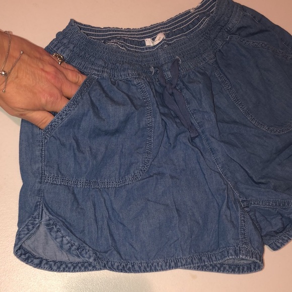 Maurices size large blue lightweight denim shorts - Picture 4 of 13